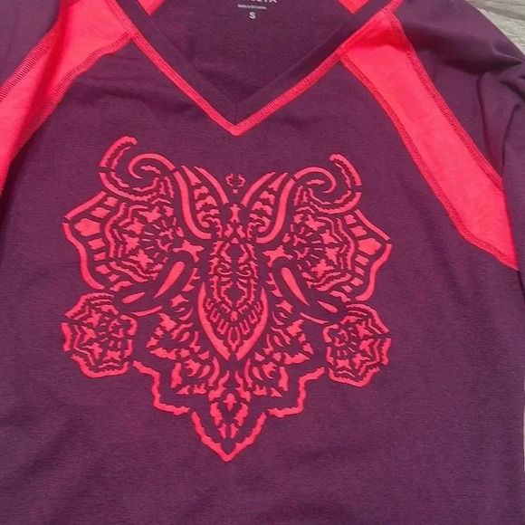 Women’s Athleta tenacity long sleeve thumb hole active shirt size Small - Picture 2 of 6